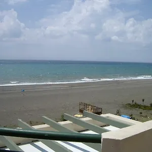 exclusivo-atico-en-primera-linea-de-playa.es-andalucia.com/